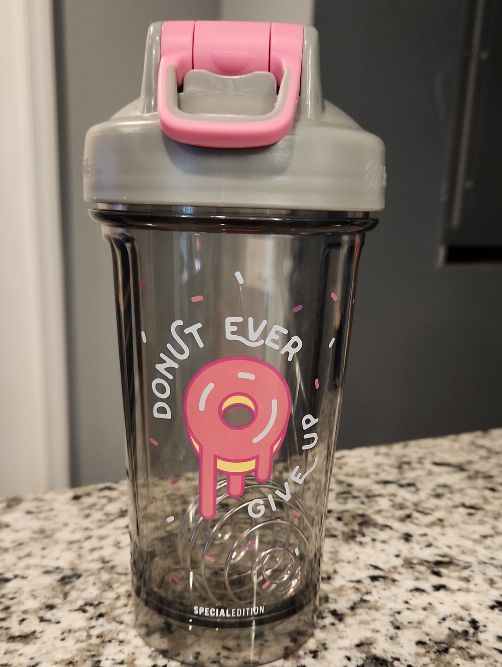 Pink Donut Graphic Blender Bottle Shaker Cupwith Gray Lid
